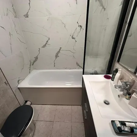 Apartment F2 Entier 30m2 Climatise A La Porte D'italie Le Kremlin-Bicêtre