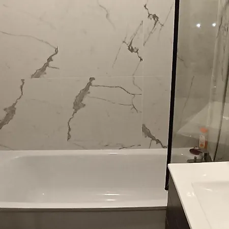 F2 Entier 30m2 Climatise A La Porte D'italie Appartement